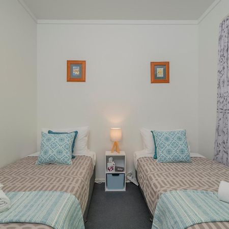 Ocean Serenity Apartments Whitianga Buitenkant foto