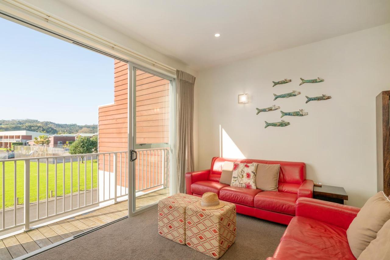 Ocean Serenity Apartments Whitianga Buitenkant foto