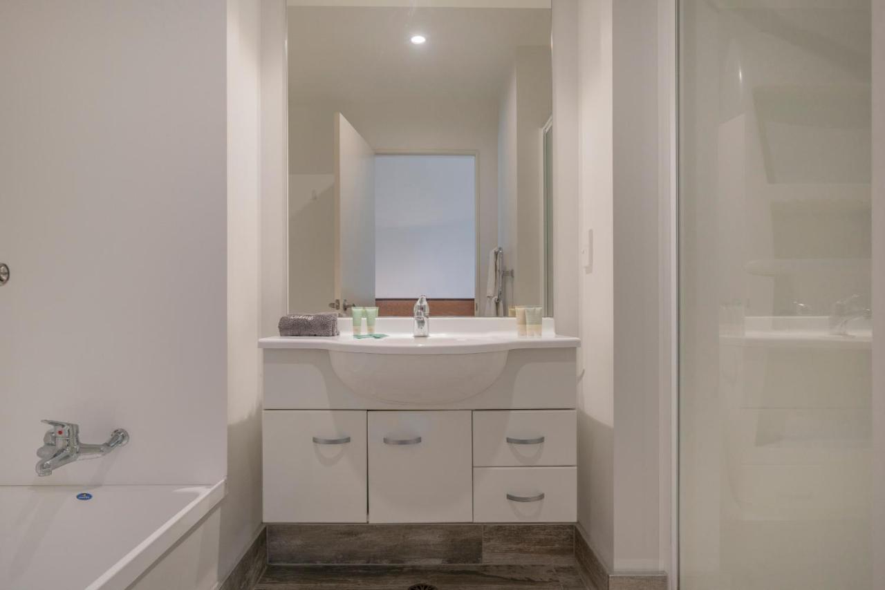 Ocean Serenity Apartments Whitianga Buitenkant foto
