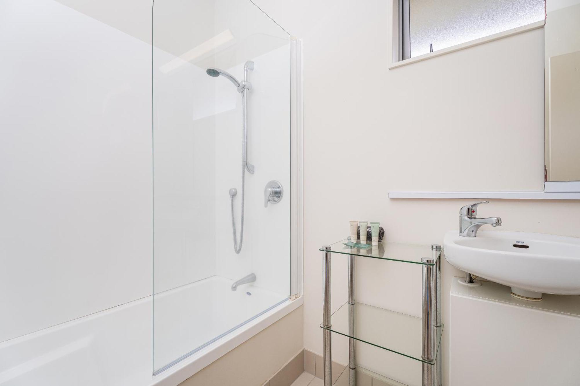 Ocean Serenity Apartments Whitianga Buitenkant foto