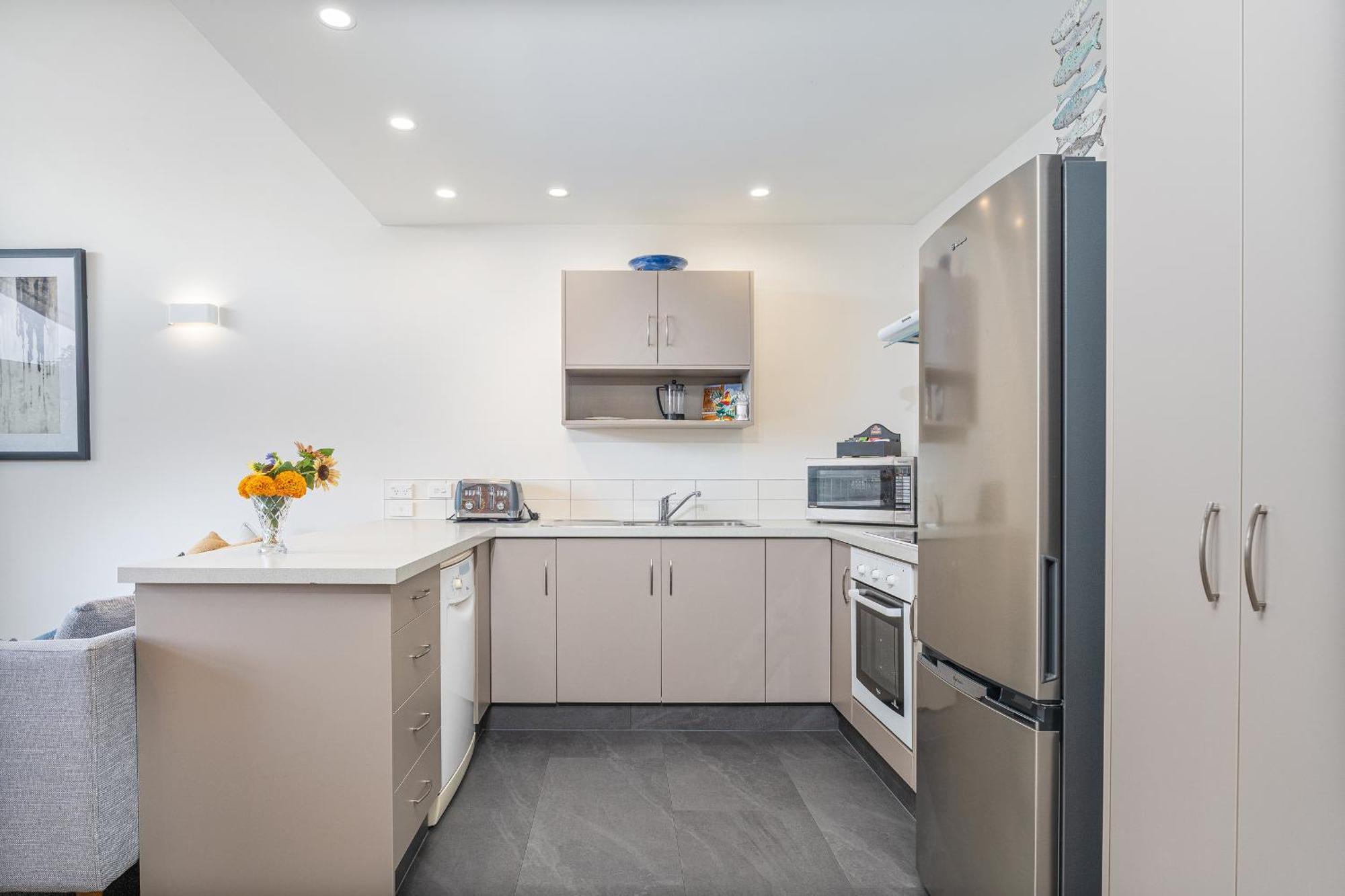 Ocean Serenity Apartments Whitianga Buitenkant foto